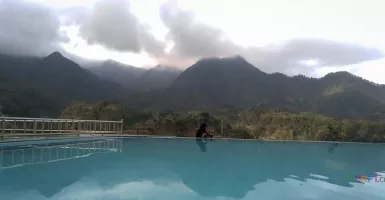 Sensasi Berenang dengan Pemandangan Gunung di Soko Langit Wonogiri
