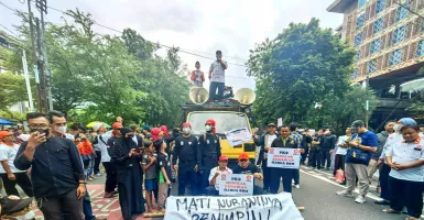 Protes Soal Harga BBM, Kader PKS Solo Raya Turun ke Jalan