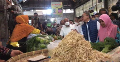 Kunjungi Pasar Gede Solo, Zulhas: Telur Harganya Rp 27.000/Kg, Sudah Bagus!