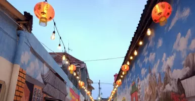 Menikmati Keindahan Lampion Di Kampug Pecinan Surabaya