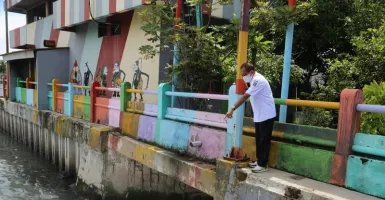 Pemkot Surabaya Segara Tangani Sungai Tambak Wedi yang Berbusa
