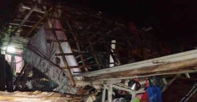 OMG! Angin Porak Parandakan Puluhan Rumah di Situbondo