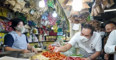 Mendag Lutfi ke Jatim Pantau Harga, Blusukan di Pasar Wonokromo