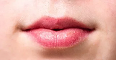 3 Cara Mudah Hindari Bibir Kering Selama Puasa