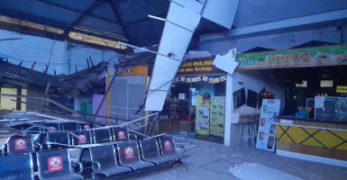 OMG! Atap Stasiun Pasar Turi Ambruk, Beruntung Tak Ada Korban