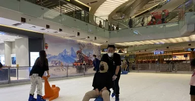 Ice Skating Grand City jadi Pilihan Wahana Libur Lebaran