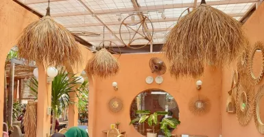Tropikal Coffee, Suguhkan Suasana Tropis di Dalam Cafe
