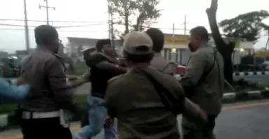 Pria Enggan Swab dan Tantang Duel Petugas di Suramadu Minta Maaf