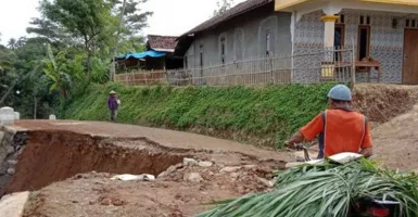 Dampak Longsor di Lereng Gunung Wilis, 2.500 Rumah Gelap Gulita