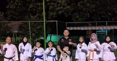 Ketua KONI Blitar Beri Semangat Atlet Karate, Jelang KOSN