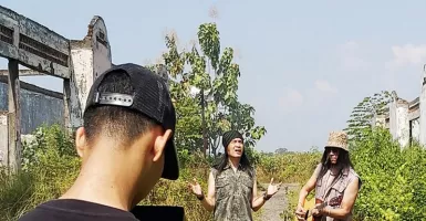 Arek Band Tak Menyerah, Rakyat Butuh Lagu yang Menyemangati