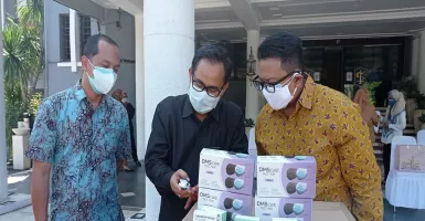 Pemkot Surabaya Dapat Bantuan Ribuan Oximeter dan Ribuan Masker