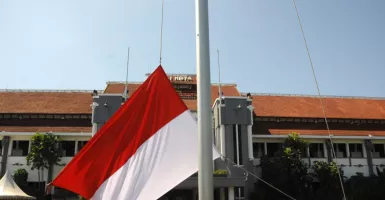 Pandemi Covid-19 Tidak Surutkan Warga Surabaya Siapkan HUT RI