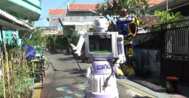 Keren! Warga Kampung di Surabaya Ciptakan Robot Secara Otodidak