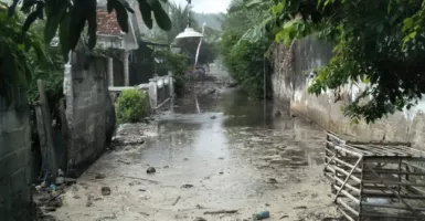 Ngeri, Banjir Rob Melanda Pesisir 3 Kabupaten di Jatim