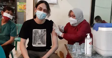 Pedagang 3 Pasar di Surabaya Menjalani Vaksinasi Covid-19