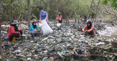 River Warrior Rutin Bersihkan Wonorejo, Ingatkan Bahaya Plastik