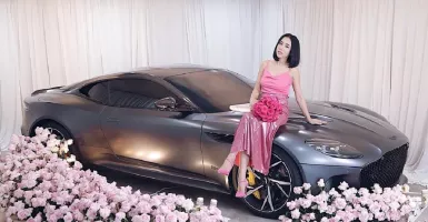 Wow, Crazy Rich Surabaya ini Dapat Kado Aston Martin Superleggera