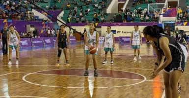 Faizzatus Beri Kemenangan Kedua Tim Basket Putri Jatim di PON XX