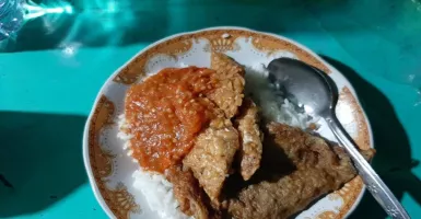 Sego Sambel Mak Yeye, Kuliner Sambelan Malam di Surabaya