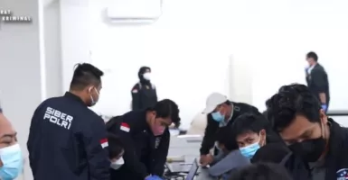 Kantor Pinjol di Surabaya Digrebek Polisi, 13 Orang Diamankan