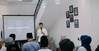 Crazy Rich Surabaya Bocorkan Kunci Marketing Digital ke Santri