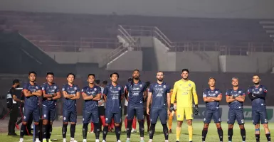 Arema FC Kini Punya Kebiasaan Baru di Kamar Ganti, Yuk Intip