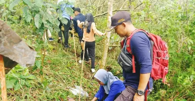 Cegah Bencana Alam, Mahasiswa Unesa Reboisasi Hutan di Mojokerto