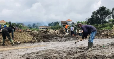 Warga Kota Batu Mulai Bangkit, Bersihkan Sisa-sisa Banjir Bandang