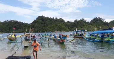 Gelombang Tinggi di Malang Selatan, Nelayan Waspada