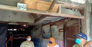 Sebuah Rumah di Surabaya Ambruk, Pemkot Langsung Renovasi