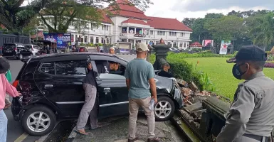 DLH Minta Tembok Alun-alun Tugu Malang Selesai Pekan Depan