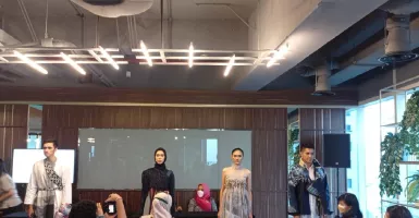Membeludak, Belasan Desainer Ramaikan Surabaya Fashion Parade