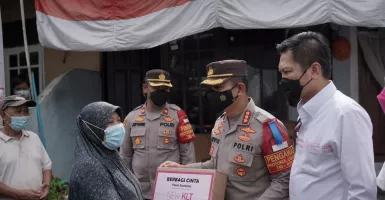 Pengusaha Surabaya Bagikan Paket Sembako, Jumlahnya Ribuan