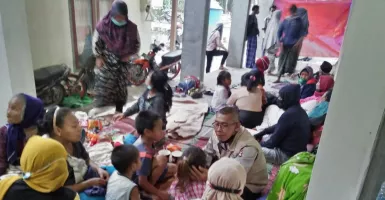 Polres Malang Punya Cara Hapus Trauma Anak-anak Pengungsi Semeru