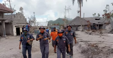 FISIP UB dan Relawan Respek Indonesia Turun ke Lereng Semeru