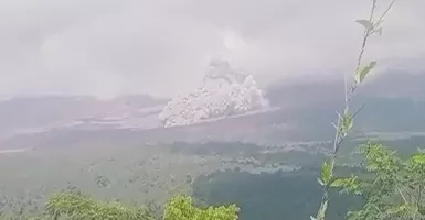 Gunung Semeru Erupsi Lagi, Tim Lakukan Evakuasi
