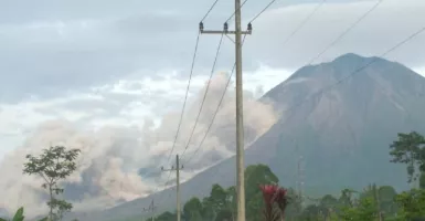 Gunung Semeru Kembali Keluarkan Meterial Vulkanik