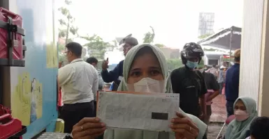 Bansos Cair, Warga Surabaya Manfaatkan untuk Kebutuhan Harian