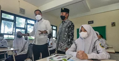 Pemkot Surabaya Tes Swab Saat PTM 100 Persen Berjalan, Mantap!