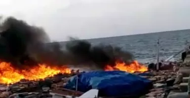 Terdengar Ledakan, KM Khatijah 1 Terbakar di Kepulauan Sapudi