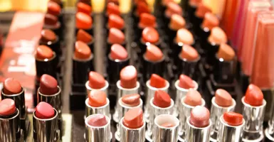 Tips Memilih Lipstik Aman untuk Bibir, Jangan Asal