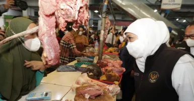 Gubernur Khofifah Pastikan Stok Daging Aman, Pedagang Tenang