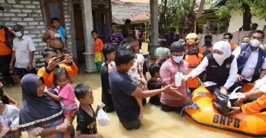 Gubernur Jatim Bikin Tenang Warga Terdampak Banjir Pamekasan