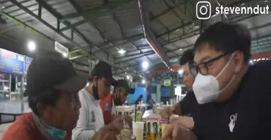 Traktir Makan Tukang Sapu, Crazy Rich Surabaya Terharu