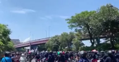 Demo Mahasiswa Surabaya, Massa Aksi Mulai Bergerak Padati Jalanan
