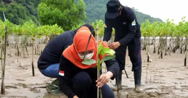 Sambut Hari Bumi, Khofifah Ajak Ubah Kebiasaan, Dari Hal Terkecil