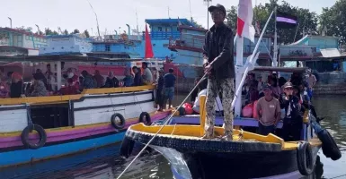 Warga Giliketapang Naik Perahu ke Probolinggo Beli Baju Lebaran