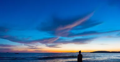 Rekomendasi Libur Lebaran, Sunset di Pantai Mondangan Malang