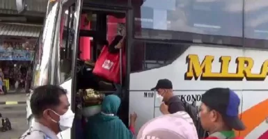 3 Bus Cadangan di Terminal Ngawi Siap Angkut Penumpang Arus Balik